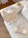 Conjunto de chaleco de un solo abroche de color albaricoque y shorts